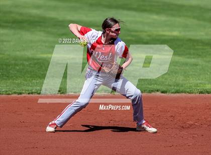 Thumbnail 3 in Davenport West vs Liberty (Varsity Classic) photogallery.