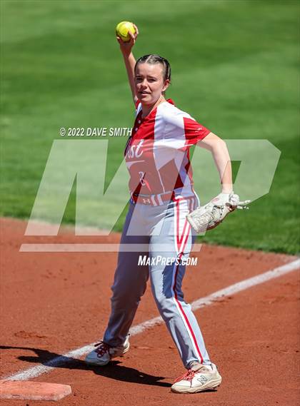 Thumbnail 1 in Davenport West vs Liberty (Varsity Classic) photogallery.