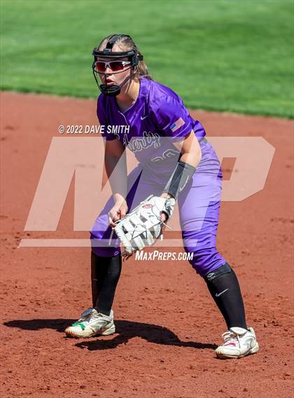Thumbnail 1 in Davenport West vs Liberty (Varsity Classic) photogallery.