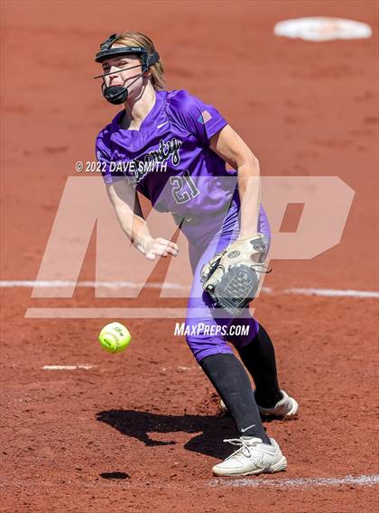 Thumbnail 1 in Davenport West vs Liberty (Varsity Classic) photogallery.