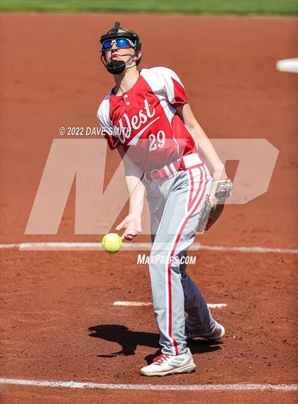 Thumbnail 2 in Davenport West vs Liberty (Varsity Classic) photogallery.