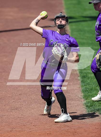 Thumbnail 1 in Davenport West vs Liberty (Varsity Classic) photogallery.