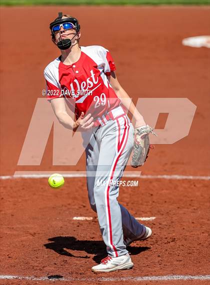 Thumbnail 3 in Davenport West vs Liberty (Varsity Classic) photogallery.