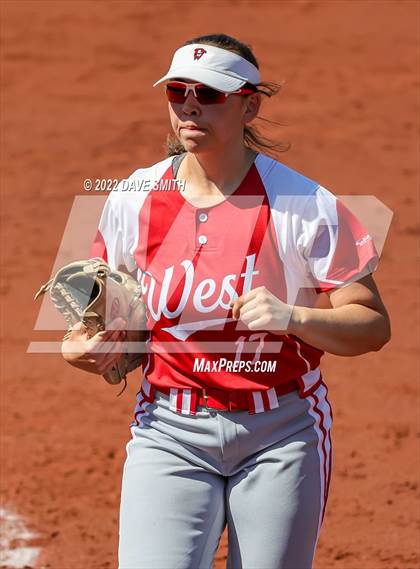 Thumbnail 3 in Davenport West vs Liberty (Varsity Classic) photogallery.