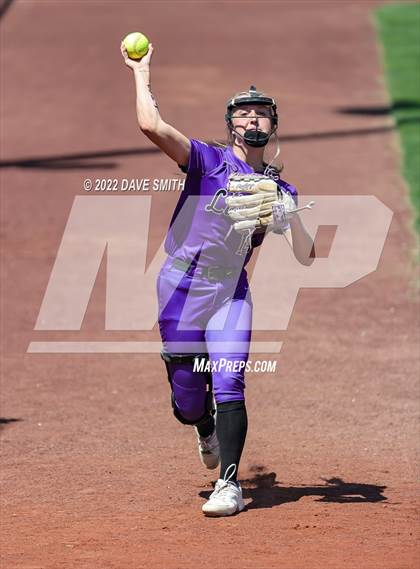 Thumbnail 2 in Davenport West vs Liberty (Varsity Classic) photogallery.