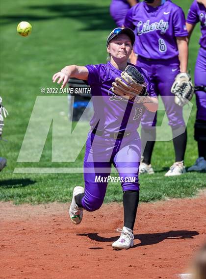 Thumbnail 3 in Davenport West vs Liberty (Varsity Classic) photogallery.