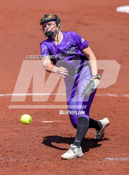 Thumbnail 2 in Davenport West vs Liberty (Varsity Classic) photogallery.