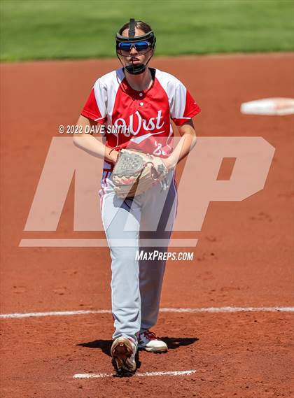 Thumbnail 3 in Davenport West vs Liberty (Varsity Classic) photogallery.