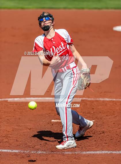 Thumbnail 1 in Davenport West vs Liberty (Varsity Classic) photogallery.