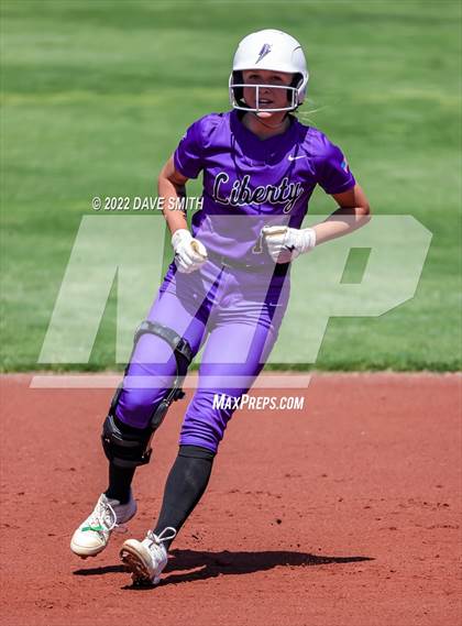 Thumbnail 2 in Davenport West vs Liberty (Varsity Classic) photogallery.