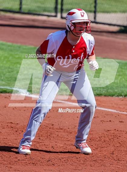 Thumbnail 3 in Davenport West vs Liberty (Varsity Classic) photogallery.