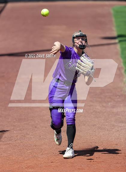 Thumbnail 3 in Davenport West vs Liberty (Varsity Classic) photogallery.