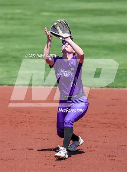 Thumbnail 3 in Davenport West vs Liberty (Varsity Classic) photogallery.