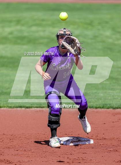 Thumbnail 3 in Davenport West vs Liberty (Varsity Classic) photogallery.