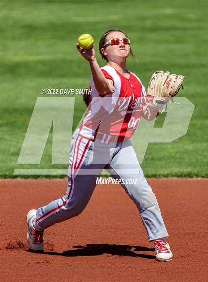 Thumbnail 3 in Davenport West vs Liberty (Varsity Classic) photogallery.