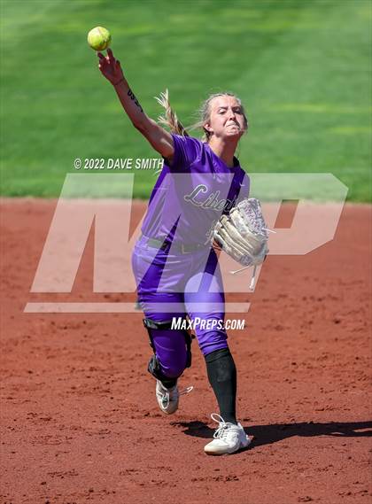 Thumbnail 2 in Davenport West vs Liberty (Varsity Classic) photogallery.