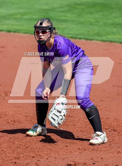 Thumbnail 3 in Davenport West vs Liberty (Varsity Classic) photogallery.