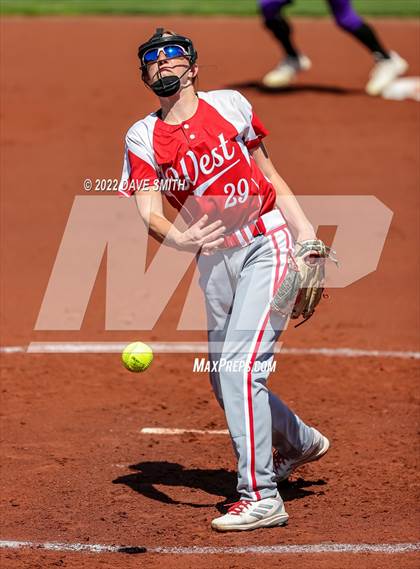 Thumbnail 1 in Davenport West vs Liberty (Varsity Classic) photogallery.