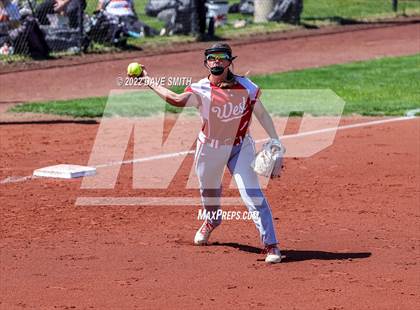Thumbnail 1 in Davenport West vs Liberty (Varsity Classic) photogallery.