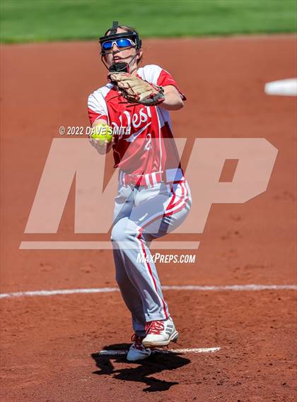 Thumbnail 1 in Davenport West vs Liberty (Varsity Classic) photogallery.