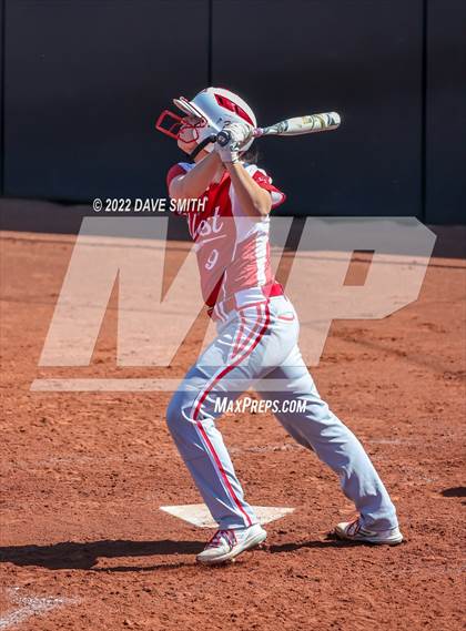 Thumbnail 3 in Davenport West vs Liberty (Varsity Classic) photogallery.