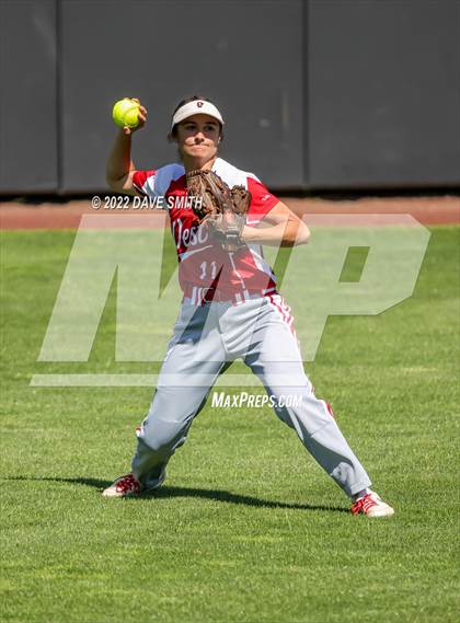 Thumbnail 1 in Davenport West vs Liberty (Varsity Classic) photogallery.