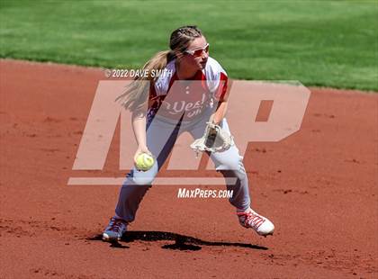 Thumbnail 3 in Davenport West vs Liberty (Varsity Classic) photogallery.
