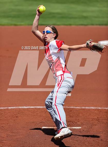 Thumbnail 1 in Davenport West vs Liberty (Varsity Classic) photogallery.