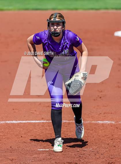 Thumbnail 2 in Davenport West vs Liberty (Varsity Classic) photogallery.