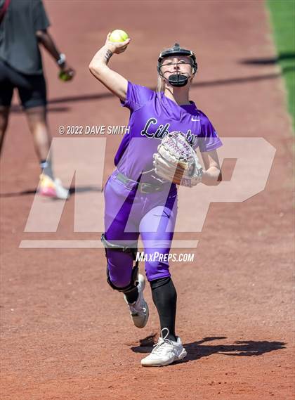 Thumbnail 2 in Davenport West vs Liberty (Varsity Classic) photogallery.