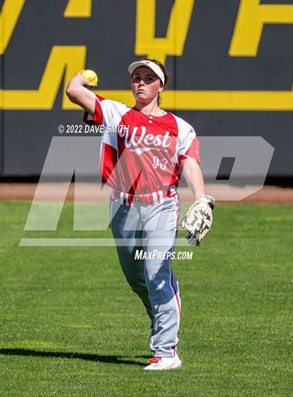 Thumbnail 1 in Davenport West vs Liberty (Varsity Classic) photogallery.