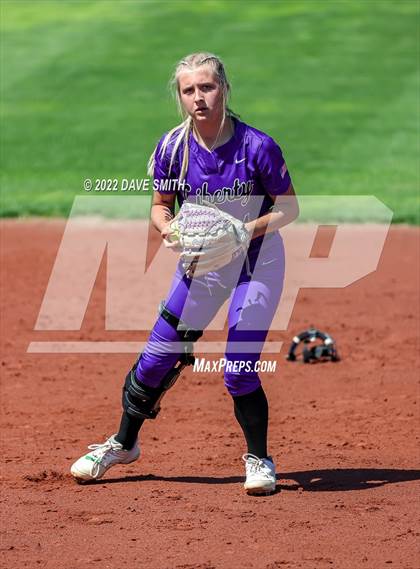 Thumbnail 3 in Davenport West vs Liberty (Varsity Classic) photogallery.