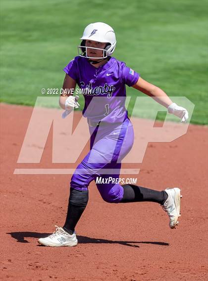 Thumbnail 3 in Davenport West vs Liberty (Varsity Classic) photogallery.