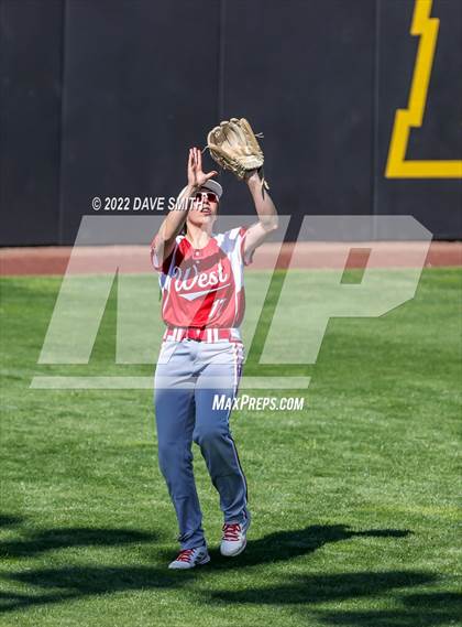 Thumbnail 3 in Davenport West vs Liberty (Varsity Classic) photogallery.
