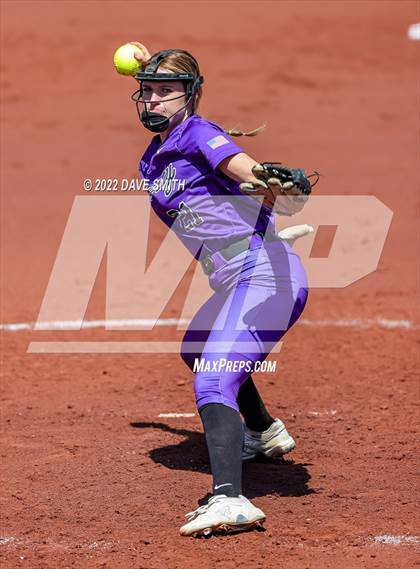 Thumbnail 2 in Davenport West vs Liberty (Varsity Classic) photogallery.