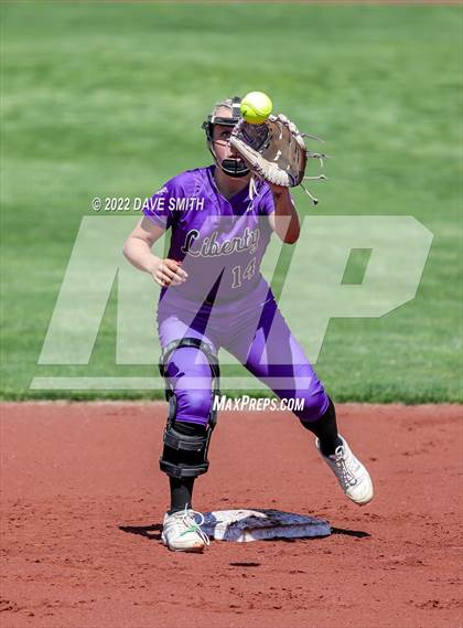 Thumbnail 1 in Davenport West vs Liberty (Varsity Classic) photogallery.