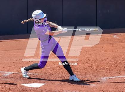 Thumbnail 3 in Davenport West vs Liberty (Varsity Classic) photogallery.