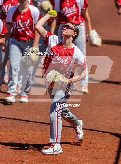 Thumbnail 1 in Davenport West vs Liberty (Varsity Classic) photogallery.