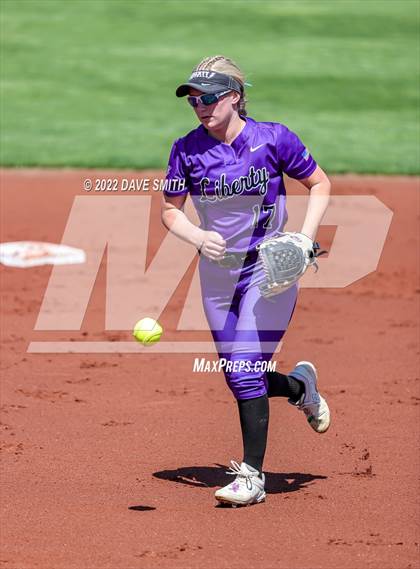 Thumbnail 3 in Davenport West vs Liberty (Varsity Classic) photogallery.