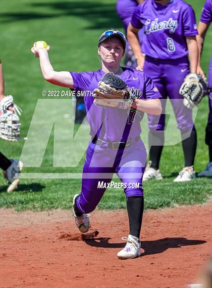 Thumbnail 2 in Davenport West vs Liberty (Varsity Classic) photogallery.
