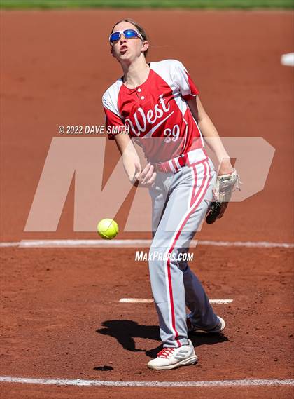 Thumbnail 2 in Davenport West vs Liberty (Varsity Classic) photogallery.