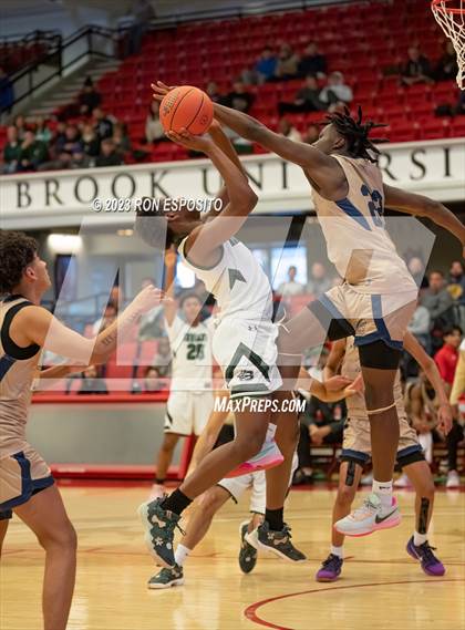 Thumbnail 2 in Baldwin vs Brentwood (NYSPHSAA Class AA Regional) photogallery.