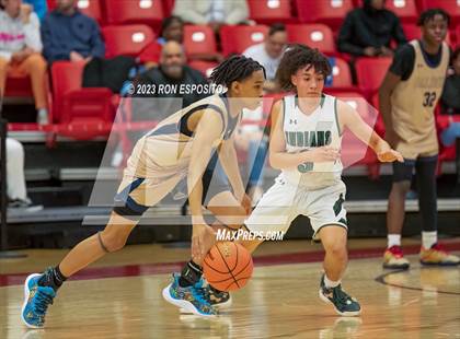 Thumbnail 2 in Baldwin vs Brentwood (NYSPHSAA Class AA Regional) photogallery.