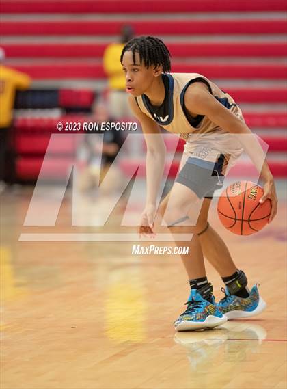 Thumbnail 1 in Baldwin vs Brentwood (NYSPHSAA Class AA Regional) photogallery.
