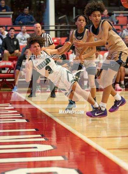 Thumbnail 2 in Baldwin vs Brentwood (NYSPHSAA Class AA Regional) photogallery.