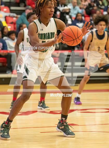 Thumbnail 2 in Baldwin vs Brentwood (NYSPHSAA Class AA Regional) photogallery.