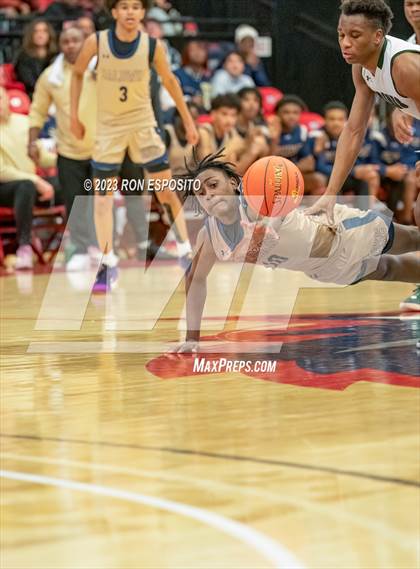Thumbnail 2 in Baldwin vs Brentwood (NYSPHSAA Class AA Regional) photogallery.