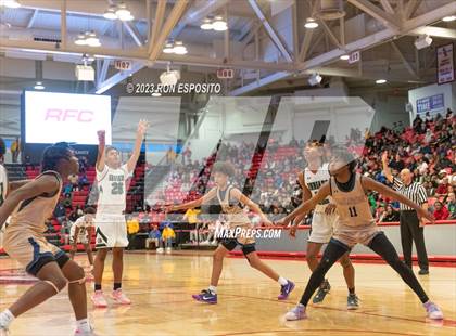 Thumbnail 3 in Baldwin vs Brentwood (NYSPHSAA Class AA Regional) photogallery.