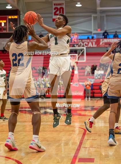 Thumbnail 3 in Baldwin vs Brentwood (NYSPHSAA Class AA Regional) photogallery.