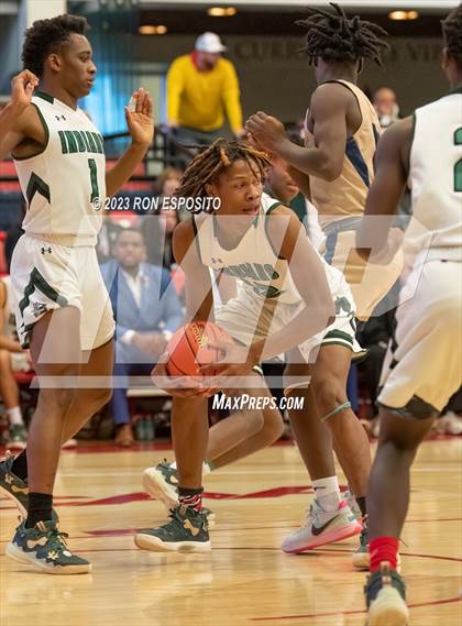 Thumbnail 3 in Baldwin vs Brentwood (NYSPHSAA Class AA Regional) photogallery.